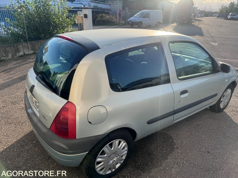 RENAULT CLIO 1.6I 110CH - 264830KMS - 1999 - Veturë: foto 3 RENAULT CLIO 1.6I 110CH - 264830KMS - 1999 - Veturë: foto 3
