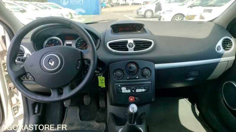 RENAULT CLIO - 2010 - 196673kms - Veturë: foto 5 RENAULT CLIO - 2010 - 196673kms - Veturë: foto 5