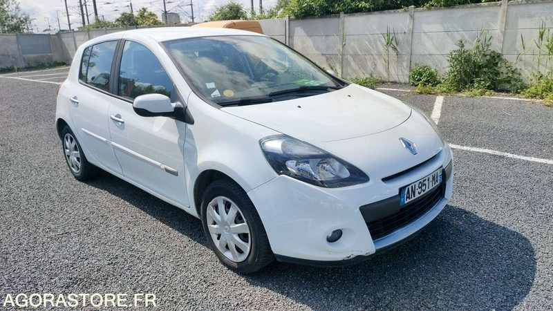 RENAULT CLIO - 2010 - 196673kms - Veturë: foto 3 RENAULT CLIO - 2010 - 196673kms - Veturë: foto 3