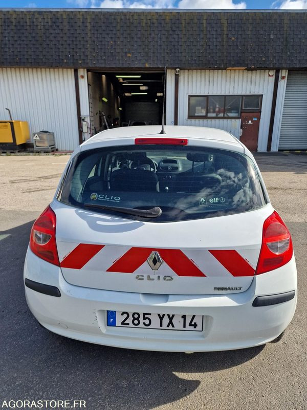 RENAULT CLIO 3 - LOT N°1 - Veturë: foto 4 RENAULT CLIO 3 - LOT N°1 - Veturë: foto 4