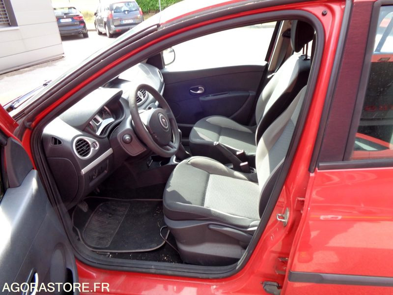 RENAULT CLIO BM.435.JB - 2011 - 196032 KM - Veturë: foto 4 RENAULT CLIO BM.435.JB - 2011 - 196032 KM - Veturë: foto 4