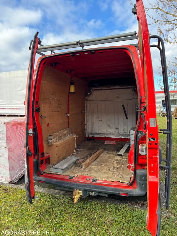 RENAULT MASTER AC 293 SY (233787 km) - Furgon: foto 4 RENAULT MASTER AC 293 SY (233787 km) - Furgon: foto 4