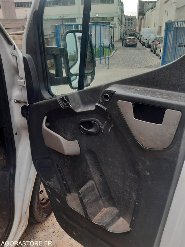 RENAULT MASTER BENNE DANS L'ETAT - Kamioncine vetëshkarkuese: foto 4 RENAULT MASTER BENNE DANS L'ETAT - Kamioncine vetëshkarkuese: foto 4