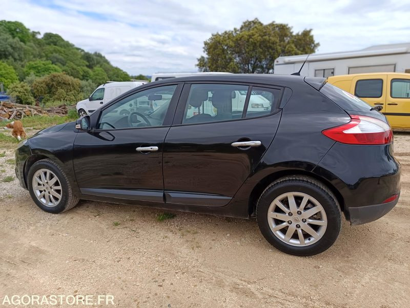 RENAULT MEGANE - 2009 - 185000KMS - Veturë: foto 5 RENAULT MEGANE - 2009 - 185000KMS - Veturë: foto 5