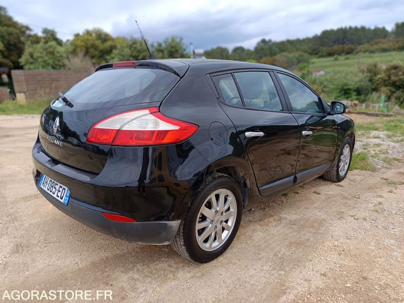 RENAULT MEGANE - 2009 - 185000KMS - Veturë: foto 4 RENAULT MEGANE - 2009 - 185000KMS - Veturë: foto 4
