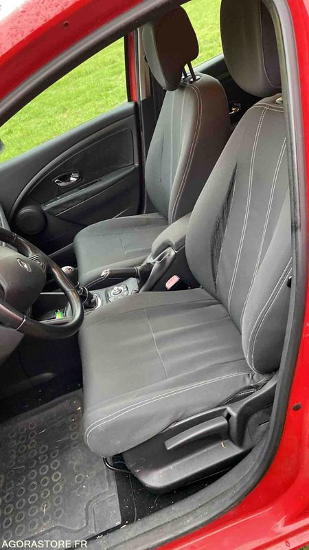 RENAULT MEGANE 309707kms - 2013 - Veturë: foto 4 RENAULT MEGANE 309707kms - 2013 - Veturë: foto 4