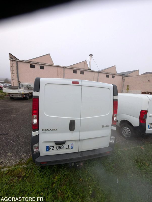 RENAULT TRAFIC 90CV 2.0 DCI - 209 014 KM - Furgon: foto 4 RENAULT TRAFIC 90CV 2.0 DCI - 209 014 KM - Furgon: foto 4