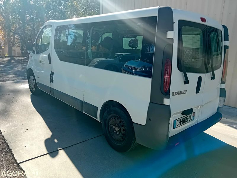 RENAULT TRAFIC VP DCI 100 TPMR - 134000km - 2006 - Furgon: foto 4 RENAULT TRAFIC VP DCI 100 TPMR - 134000km - 2006 - Furgon: foto 4