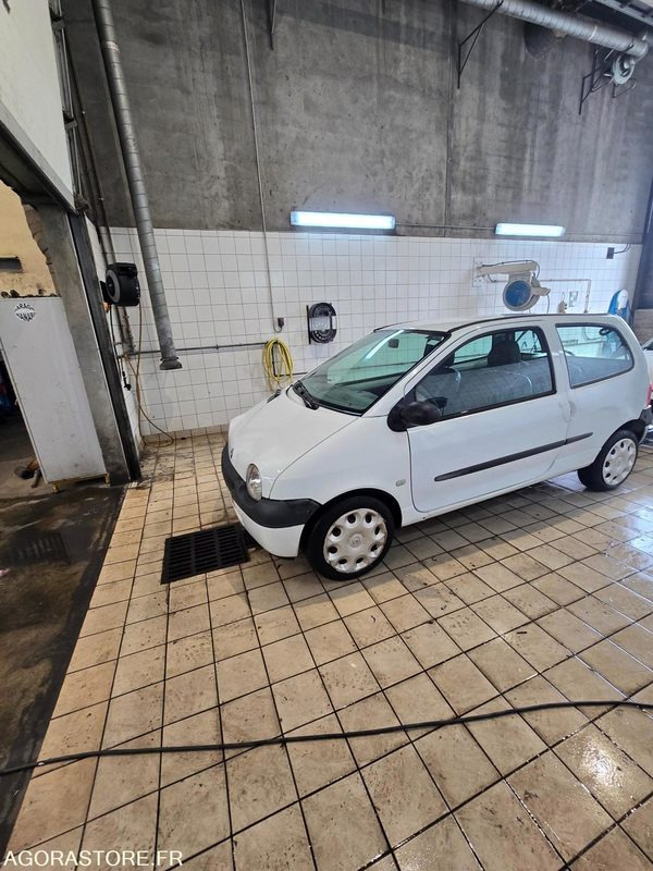 RENAULT TWINGO - Veturë: foto 2 RENAULT TWINGO - Veturë: foto 2