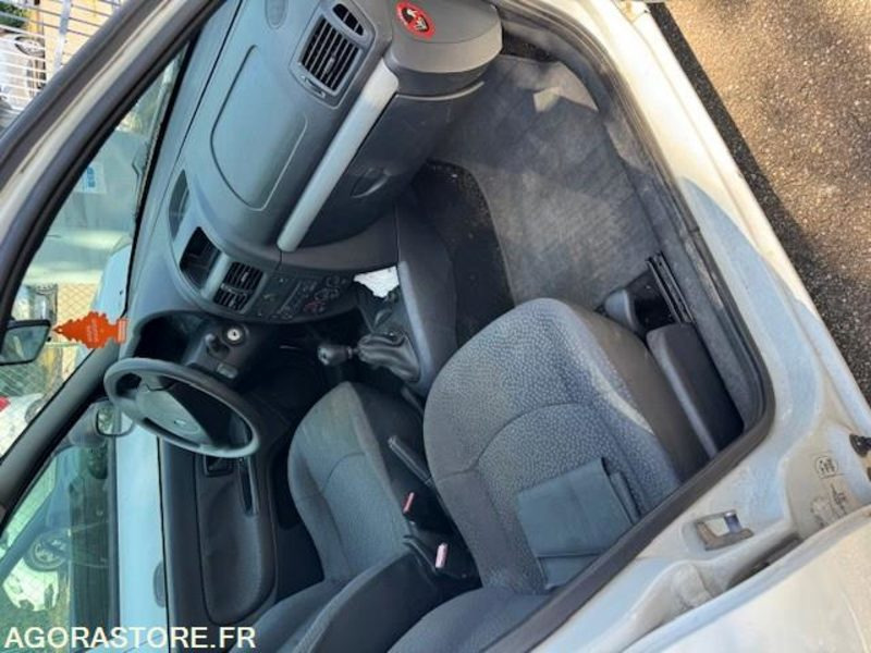 Renault CLIO 2 - Veturë: foto 5 Renault CLIO 2 - Veturë: foto 5