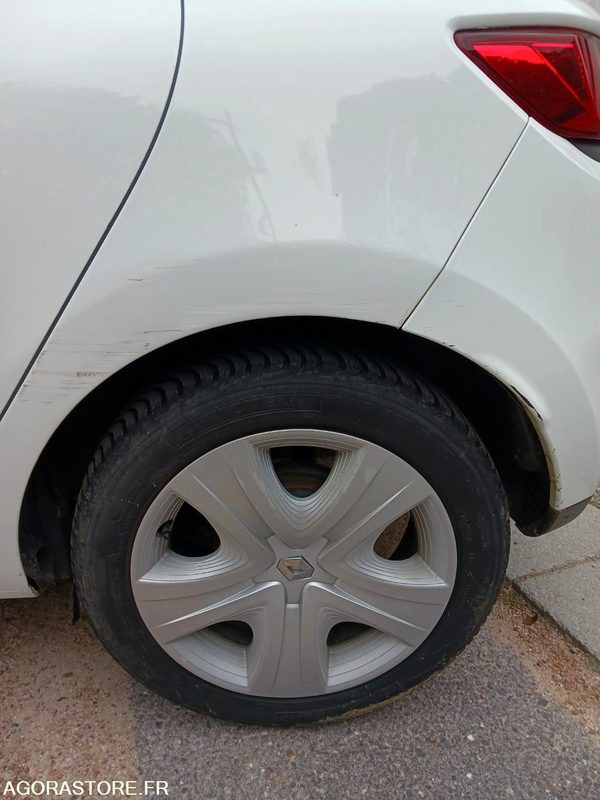 Renault Clio IV 5 Portes 1.5 dCi FAP Energy eco2 S&S 90 cv - Veturë: foto 4 Renault Clio IV 5 Portes 1.5 dCi FAP Energy eco2 S&S 90 cv - Veturë: foto 4