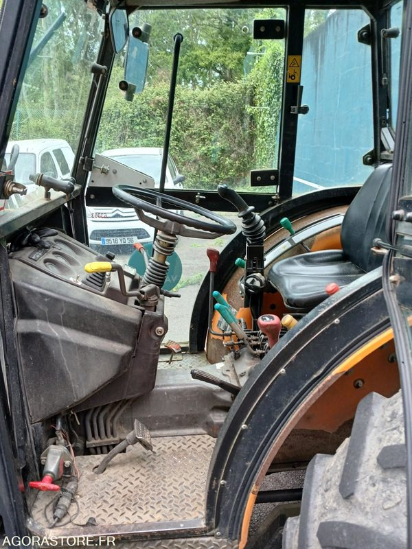 Renault Fructus (63003) - Traktor: foto 3 Renault Fructus (63003) - Traktor: foto 3