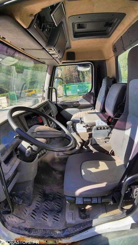 Renault KERAX 2004 - 252967 kms - Kamioncine vetëshkarkuese: foto 5 Renault KERAX 2004 - 252967 kms - Kamioncine vetëshkarkuese: foto 5