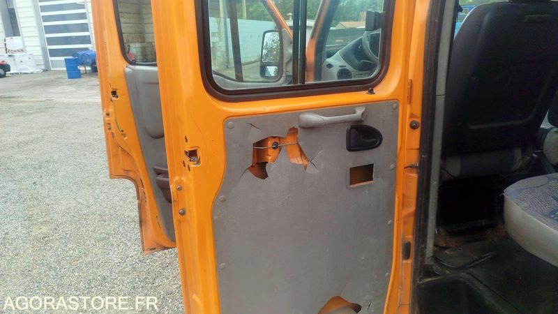 Renault MASTER-3347-MF-32-2003- 507719 kms - Kamioncine vetëshkarkuese: foto 4 Renault MASTER-3347-MF-32-2003- 507719 kms - Kamioncine vetëshkarkuese: foto 4