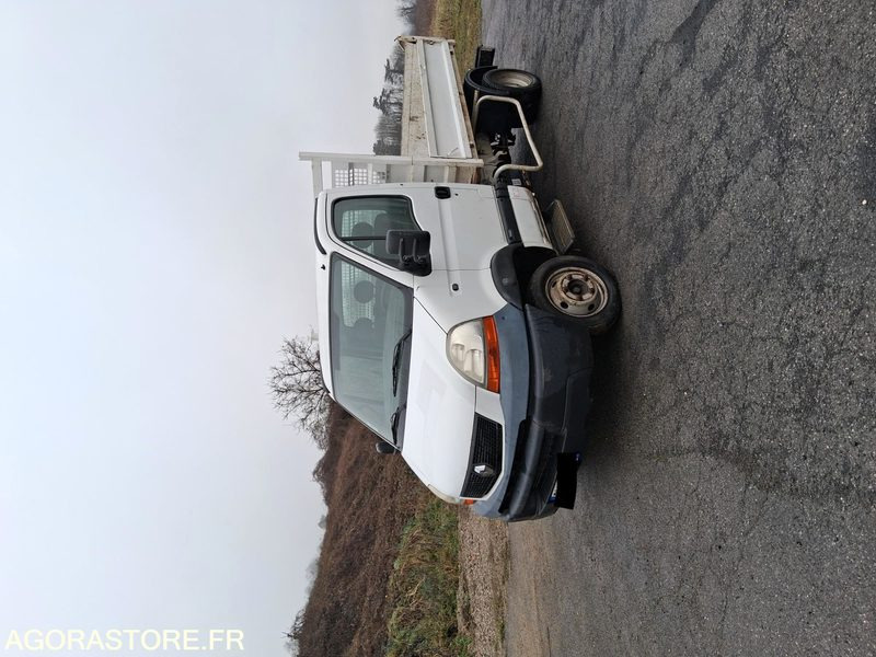 Renault Master 120 DCI - Kamioncine vetëshkarkuese: foto 3 Renault Master 120 DCI - Kamioncine vetëshkarkuese: foto 3