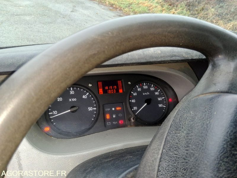 Renault Master 120 DCI - Kamioncine vetëshkarkuese: foto 4 Renault Master 120 DCI - Kamioncine vetëshkarkuese: foto 4
