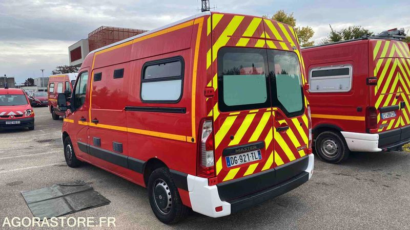 Renault Master III dci 125 - 18/06/2014 - Ambulancë: foto 2 Renault Master III dci 125 - 18/06/2014 - Ambulancë: foto 2