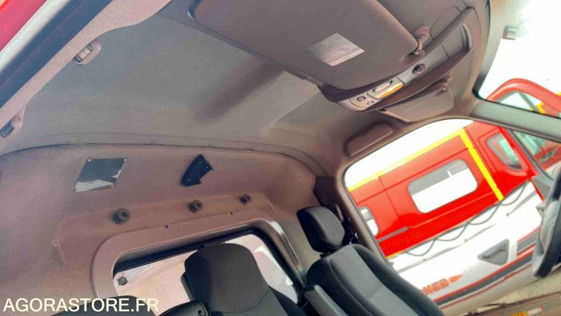 Renault Master III dci 125 - 23/10/2013 - Ambulancë: foto 5 Renault Master III dci 125 - 23/10/2013 - Ambulancë: foto 5