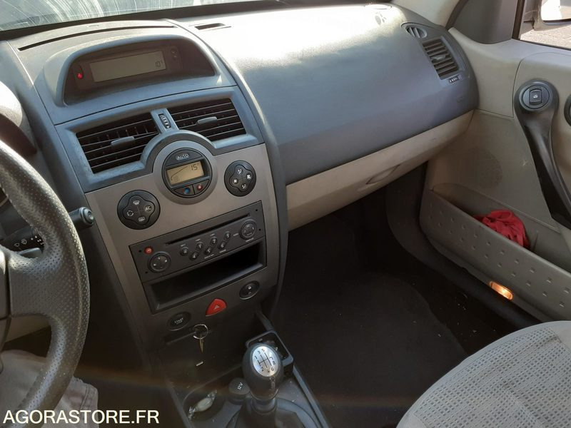 Renault Megane - 2008 - 191062kms - CB181LE - Makinë me portobagazh: foto 5 Renault Megane - 2008 - 191062kms - CB181LE - Makinë me portobagazh: foto 5