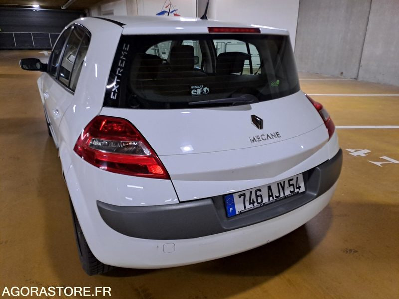 Renault Megane VERS.II 1.5 DCI 85 5P - Veturë: foto 5 Renault Megane VERS.II 1.5 DCI 85 5P - Veturë: foto 5