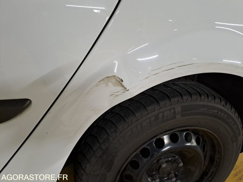 Renault Megane VERS.II 1.5 DCI 85 5P - Veturë: foto 4 Renault Megane VERS.II 1.5 DCI 85 5P - Veturë: foto 4