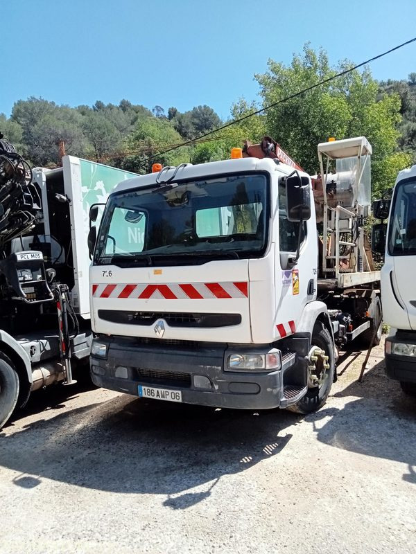 Renault Véhicule Industriel - Polybenne Premium 250 - Kamion vetëngarkues: foto 3 Renault Véhicule Industriel - Polybenne Premium 250 - Kamion vetëngarkues: foto 3