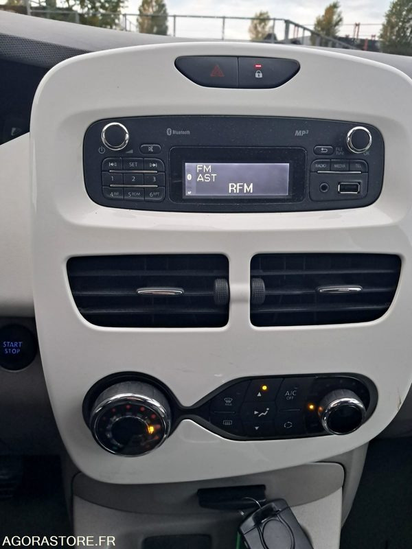 Renault ZOE FC-105-EJ - Veturë: foto 5 Renault ZOE FC-105-EJ - Veturë: foto 5
