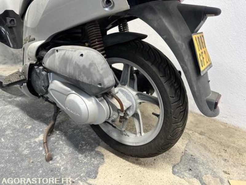 SCOOTER HONDA SH125 - 2001 - 24167KM - 1087GF2A - Motoçikleta: foto 5 SCOOTER HONDA SH125 - 2001 - 24167KM - 1087GF2A - Motoçikleta: foto 5