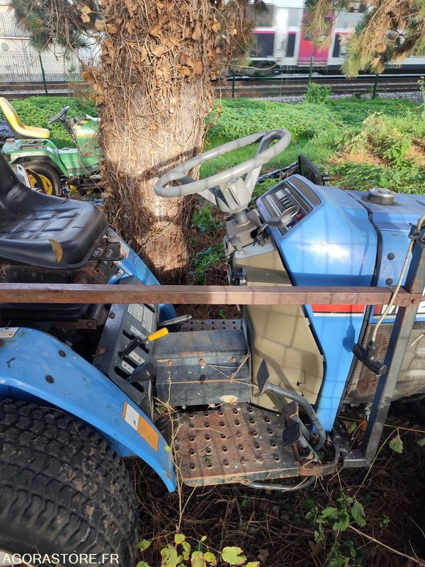 Tracteur ISEKI TM215 - en panne - Traktor: foto 4 Tracteur ISEKI TM215 - en panne - Traktor: foto 4