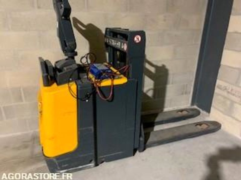 Transpalette électrique sur batteries déchargées. JUNGHEINRICH - Pirun paletash: foto 2 Transpalette électrique sur batteries déchargées. JUNGHEINRICH - Pirun paletash: foto 2