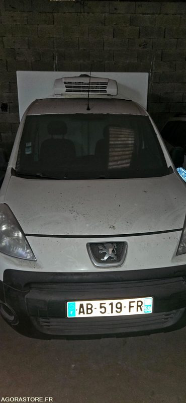 VEHICULE FRIGORIFIQUE PEUGEOT PARTNER AB519FR - Furgon i vogël: foto 1 VEHICULE FRIGORIFIQUE PEUGEOT PARTNER AB519FR - Furgon i vogël: foto 1