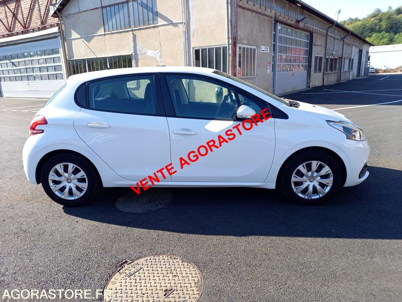 Vends Peugeot 208 essence - Veturë: foto 4 Vends Peugeot 208 essence - Veturë: foto 4