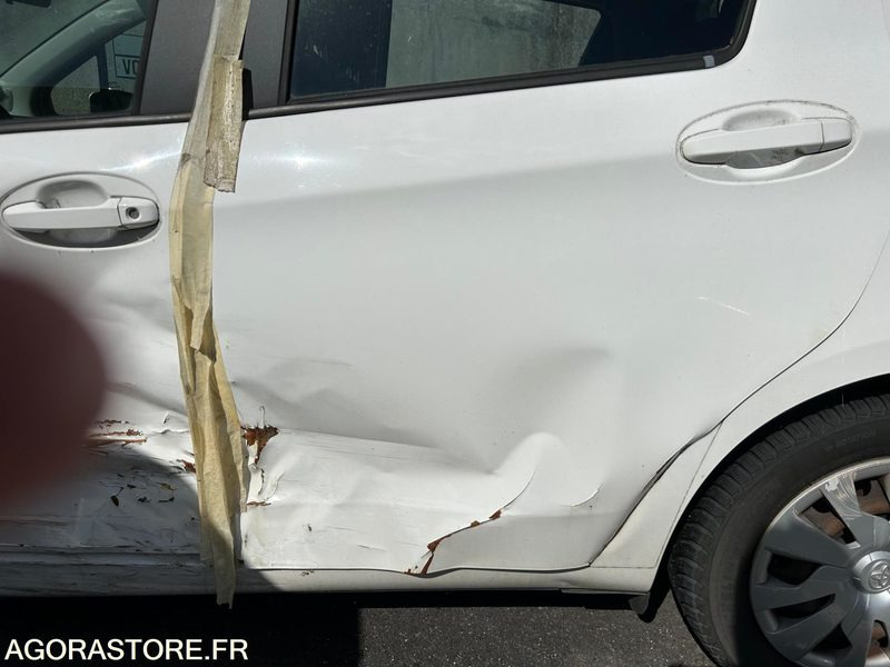 YARIS HYBRIDE AUTOMATIQUE / 2015 / 83416 KMS / NE ROULE PLUS - Veturë: foto 1 YARIS HYBRIDE AUTOMATIQUE / 2015 / 83416 KMS / NE ROULE PLUS - Veturë: foto 1