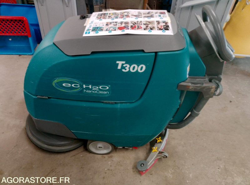Auto laveuse TENNANT T300 - Makineri larëse-tharëse dyshemeje: foto 4 Auto laveuse TENNANT T300 - Makineri larëse-tharëse dyshemeje: foto 4