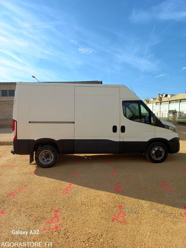Fourgon iveco - Furgon: foto 4 Fourgon iveco - Furgon: foto 4