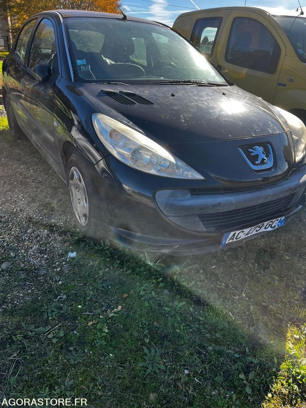 Peugeot 206+ 1.4 hdi 2009 185000km - Veturë: foto 1 Peugeot 206+ 1.4 hdi 2009 185000km - Veturë: foto 1