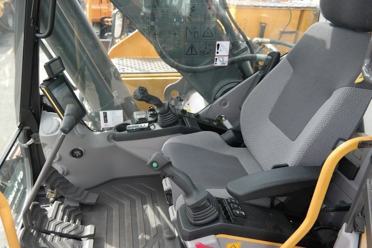Volvo EC220 E *Uthyres* - Ekskavator me zinxhirë: foto 3 Volvo EC220 E *Uthyres* - Ekskavator me zinxhirë: foto 3