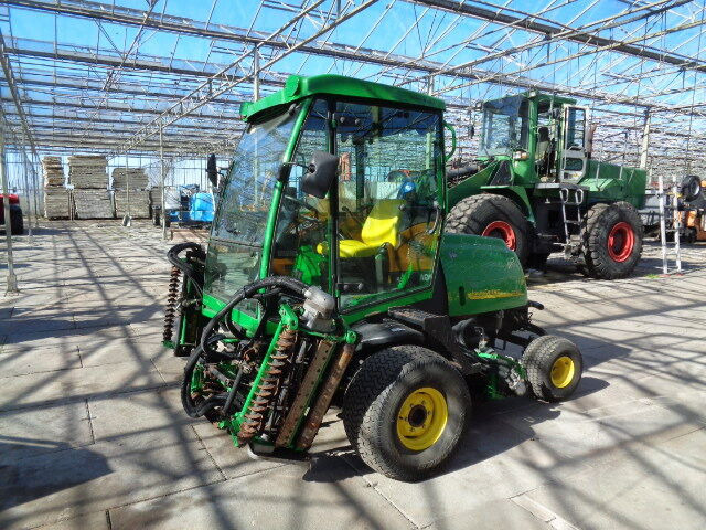 John Deere 3235C - Korrëse bari i kopshtit: foto 1 John Deere 3235C - Korrëse bari i kopshtit: foto 1