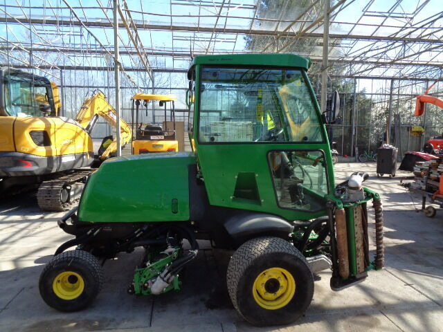 John Deere 3235C - Korrëse bari i kopshtit: foto 4 John Deere 3235C - Korrëse bari i kopshtit: foto 4