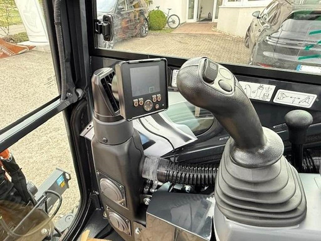 Hitachi ZX26 U-6 - Miniekskavator: foto 5 Hitachi ZX26 U-6 - Miniekskavator: foto 5