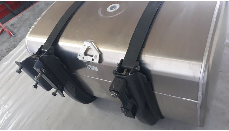 DAF OEM fuel tank 430L with brackets - Serbatori i karburantit për Kamioni: foto 5 DAF OEM fuel tank 430L with brackets - Serbatori i karburantit për Kamioni: foto 5