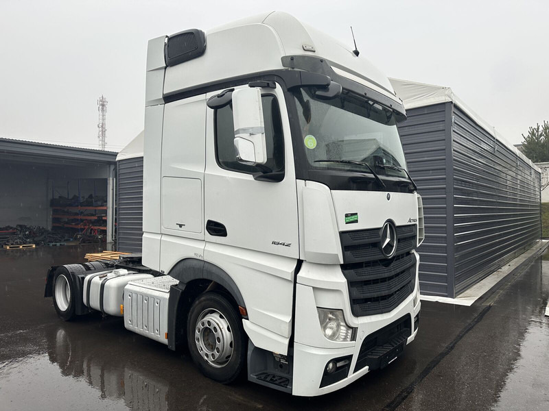 Mercedes-Benz Actros MP4 - Gjysmë-kamion: foto 1 Mercedes-Benz Actros MP4 - Gjysmë-kamion: foto 1