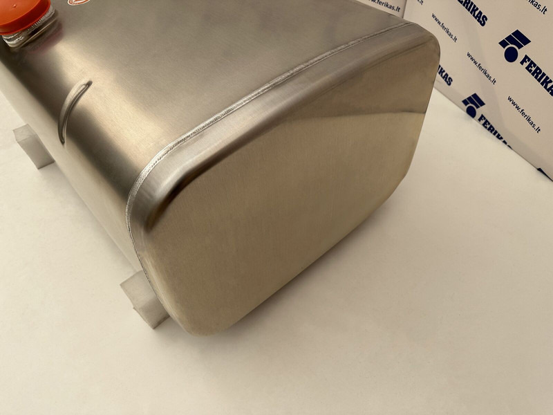 Iveco New aluminum fuel tank 300L - Serbatori i karburantit për Kamioni: foto 2 Iveco New aluminum fuel tank 300L - Serbatori i karburantit për Kamioni: foto 2