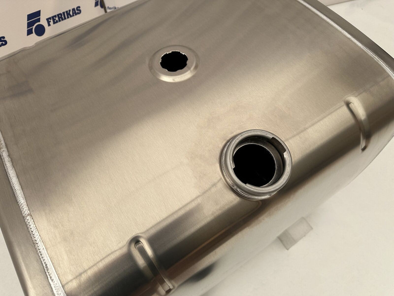 Iveco New aluminum fuel tank 300L - Serbatori i karburantit për Kamioni: foto 4 Iveco New aluminum fuel tank 300L - Serbatori i karburantit për Kamioni: foto 4