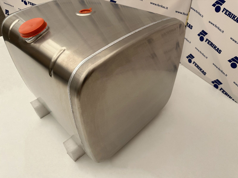 Iveco New aluminum fuel tank 300L - Serbatori i karburantit për Kamioni: foto 2 Iveco New aluminum fuel tank 300L - Serbatori i karburantit për Kamioni: foto 2