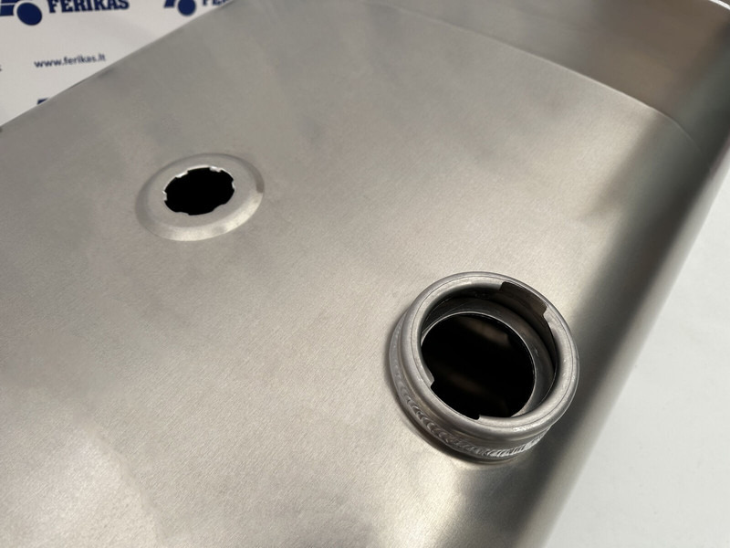 Iveco New aluminum fuel tank 350L - Serbatori i karburantit për Kamioni: foto 3 Iveco New aluminum fuel tank 350L - Serbatori i karburantit për Kamioni: foto 3