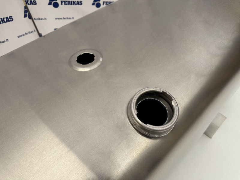 Iveco New aluminum fuel tank 400L - Serbatori i karburantit për Kamioni: foto 4 Iveco New aluminum fuel tank 400L - Serbatori i karburantit për Kamioni: foto 4