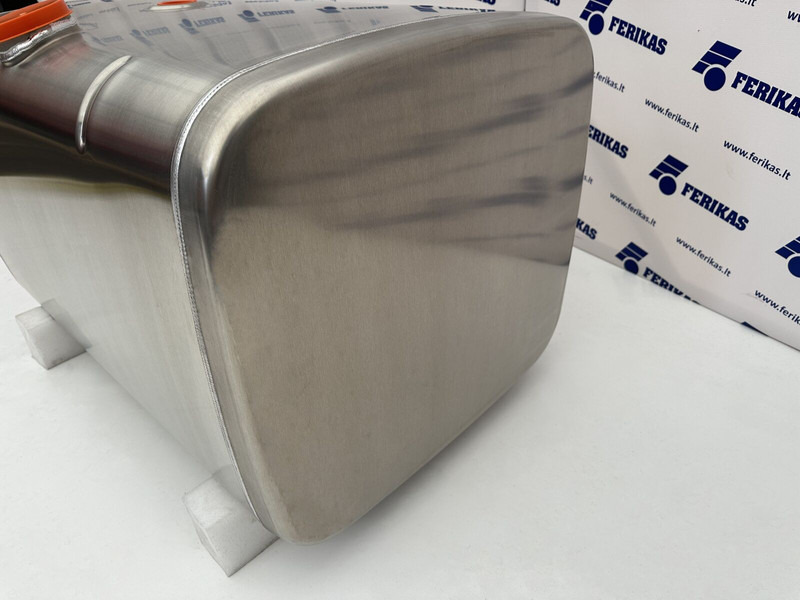 Iveco New aluminum fuel tank 400L - Serbatori i karburantit për Kamioni: foto 2 Iveco New aluminum fuel tank 400L - Serbatori i karburantit për Kamioni: foto 2