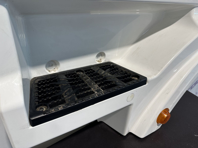 MAN foot step, left side - Parakolp për Kamioni: foto 4 MAN foot step, left side - Parakolp për Kamioni: foto 4