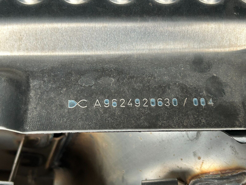 Konvertuesi kataliktik për Kamioni i ri Mercedes-Benz exhaust catalyst: foto 6 Konvertuesi kataliktik për Kamioni i ri Mercedes-Benz exhaust catalyst: foto 6